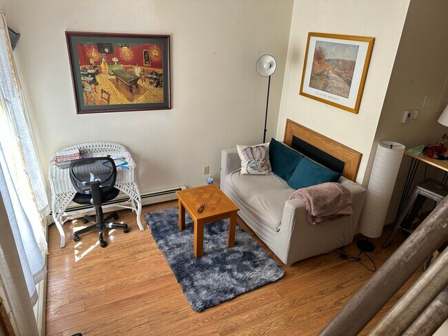 Building Photo - Cozy Upper-Level Condo Retreat
