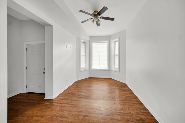 Building Photo - 1826 S Hamlin Ave