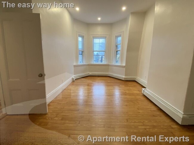 Building Photo - 194 Central St