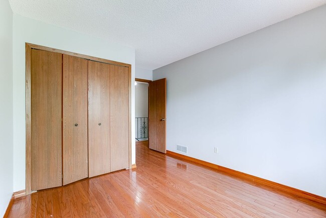 Building Photo - Two bedroom townhome with two garages avai...