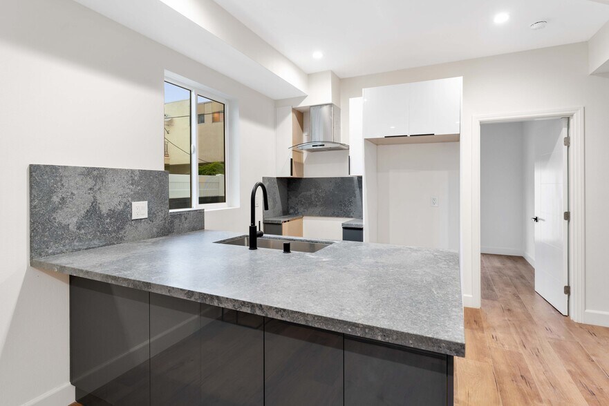 Building Photo - 4559 W 18th St