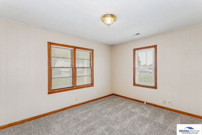 Building Photo - 2 bedroom near Wichita State University
