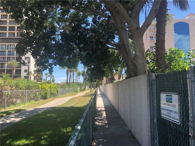 Building Photo - 2805 N Hwy A1A