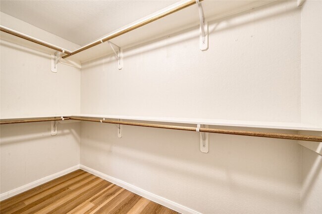 Building Photo - 5735 Rainbow Rd.