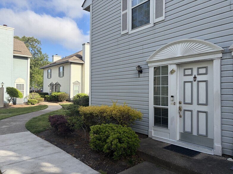 Building Photo - 4594 Genoa Cir