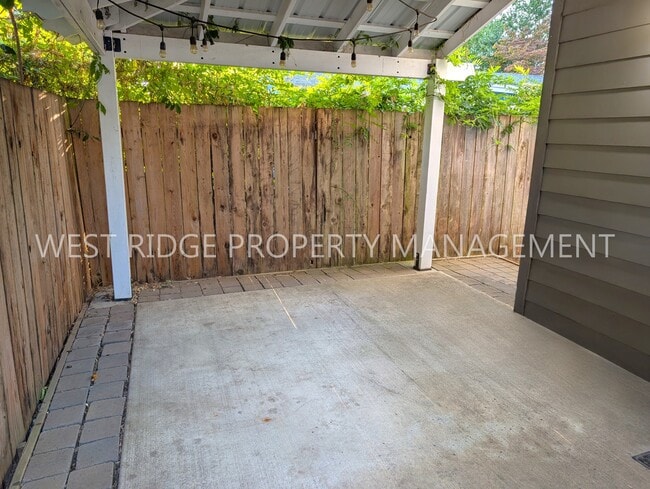 Building Photo - 5518 SE Pardee St