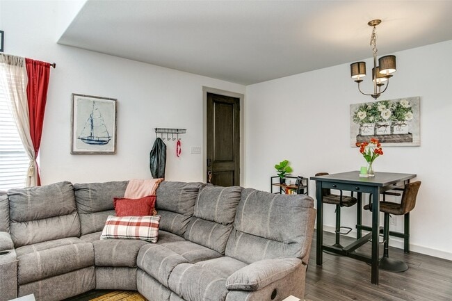 Building Photo - 1213 Casselberry Dr