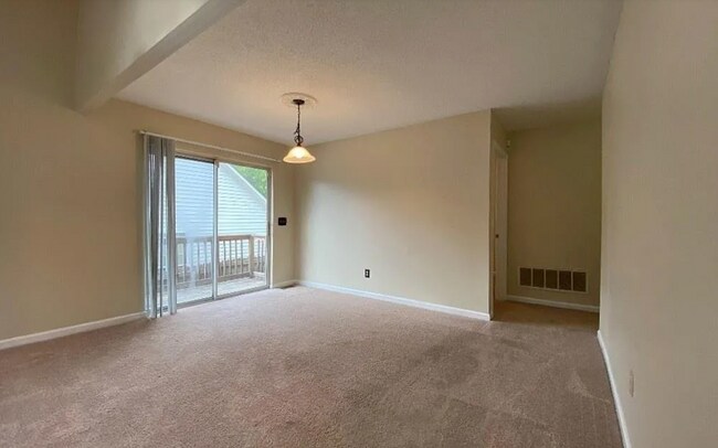 Building Photo - Charming Cul-de-Sac Retreat with Spacious Living & Private Backyard in Columbia, SC
