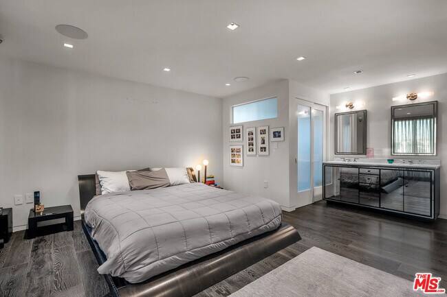 Building Photo - 1 Driftwood St