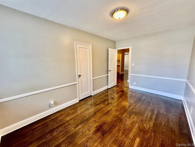 Building Photo - 1549 Central Park Ave