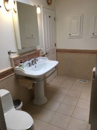 Building Photo - 2411 CARLMONT DR