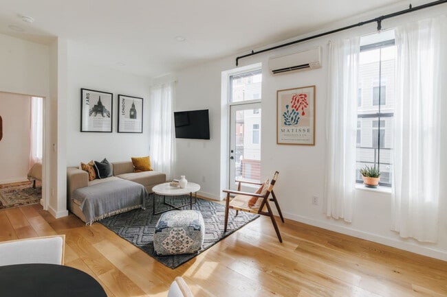 Building Photo - 1508 Pleasant St