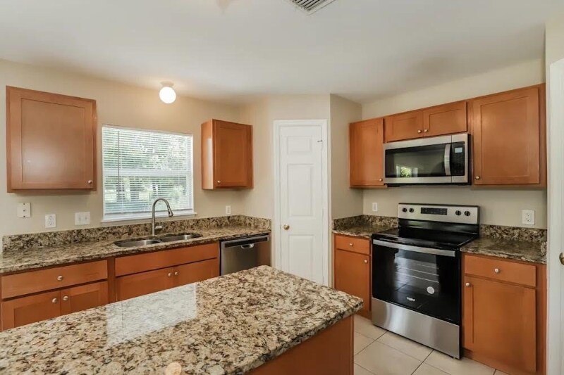 Building Photo - 692 Sunway Ln