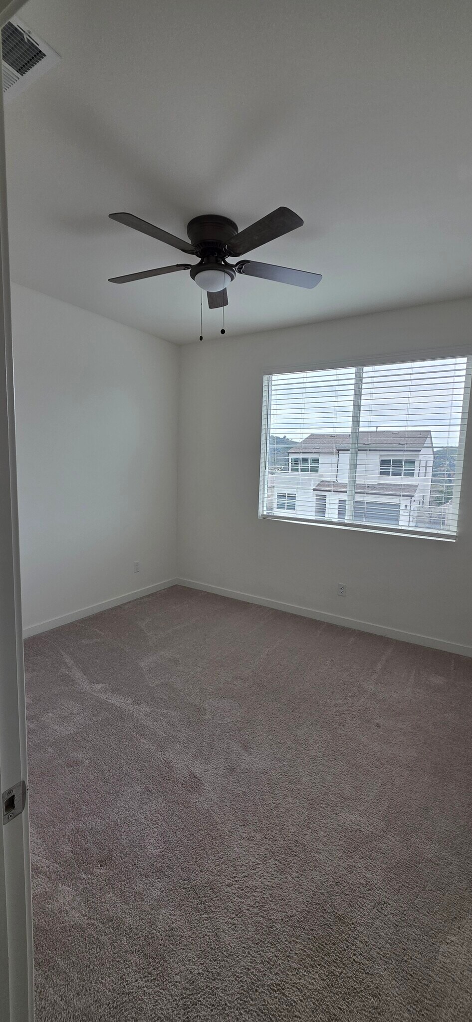 Room 1 - 35147 Cooper Pl