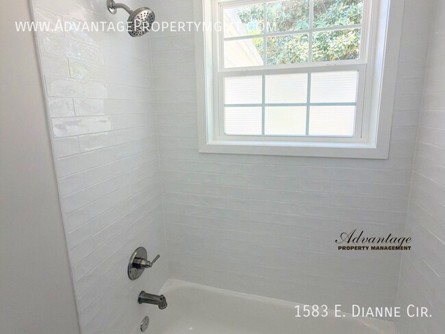Building Photo - 1583 E Dianne Cir
