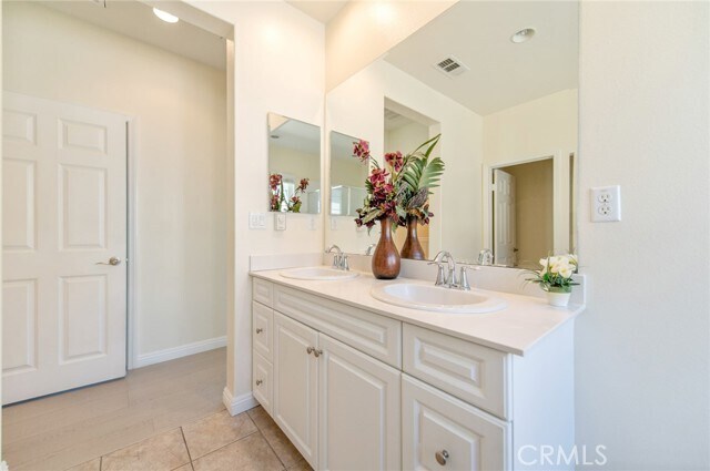 Building Photo - 2841 E Via Terrano