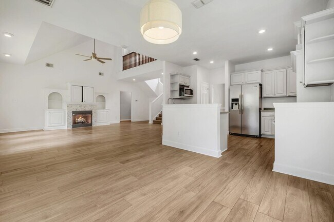 Building Photo - 848 Eagle View Dr