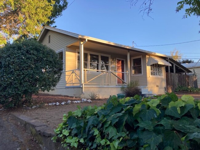 Primary Photo - **Centrally Located Healdsburg Home!!**