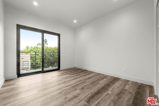 Building Photo - 1920 S Sherbourne Dr