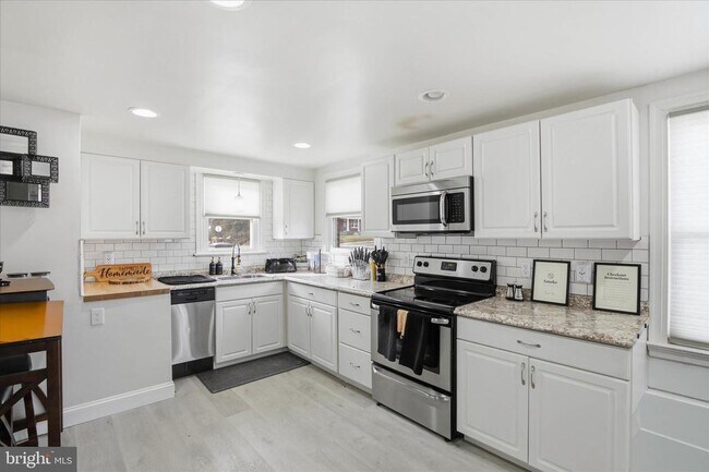 Building Photo - 1058 St Joseph St