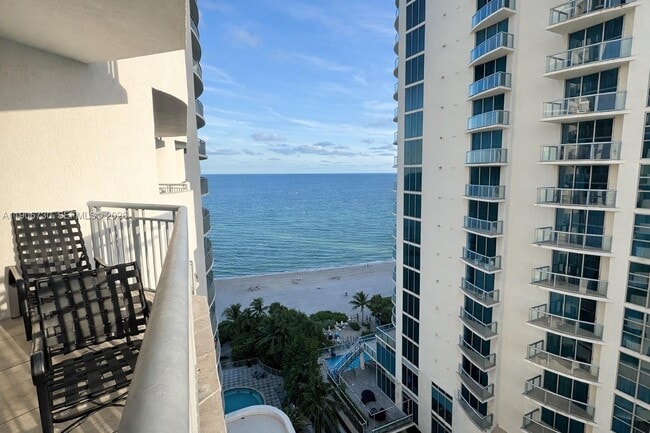 Building Photo - 17375 Collins Ave