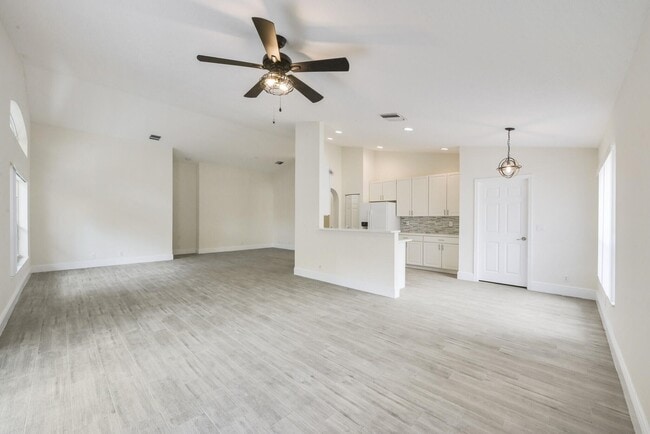 Building Photo - 172 Jones Creek Dr