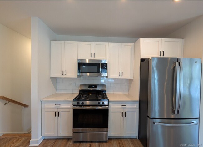 Building Photo - 138 Highland Ave