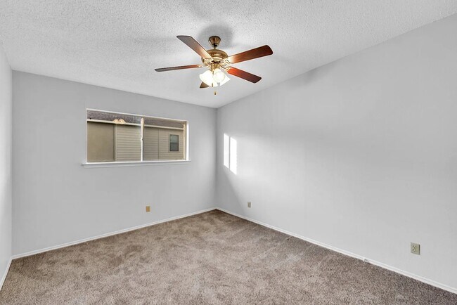 Building Photo - 803 Oakland St