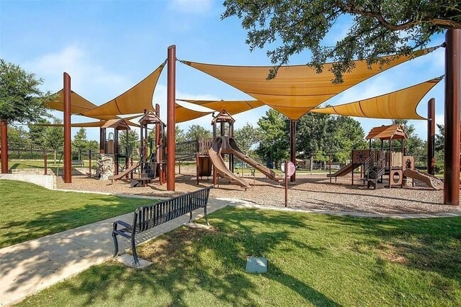 Building Photo - Luxury Living in HERITAGE! This is must se...