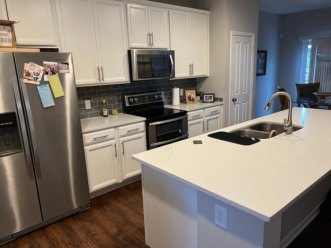 Kitchen - 13086 Grand Vue Dr