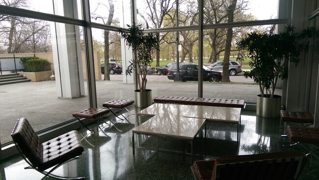 Building Photo - 2400 N Lakeview Ave