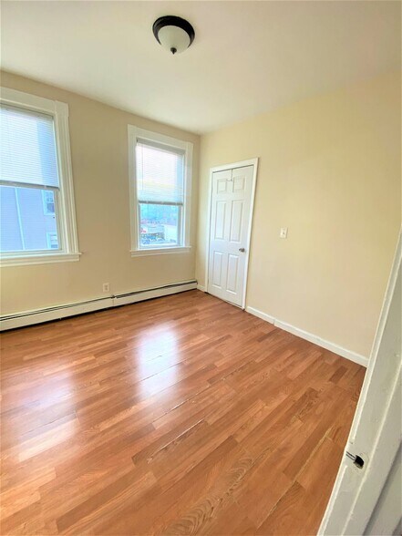 Building Photo - 124 Harold St