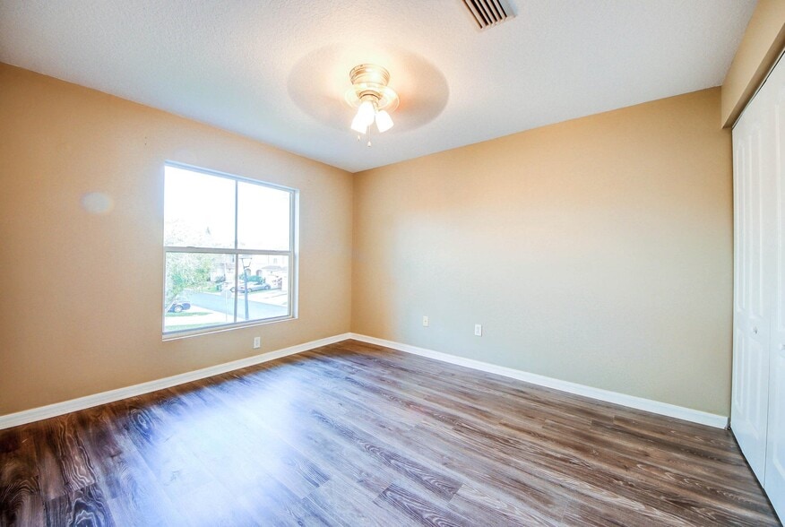 Building Photo - 6143 Seminole Gardens Cir