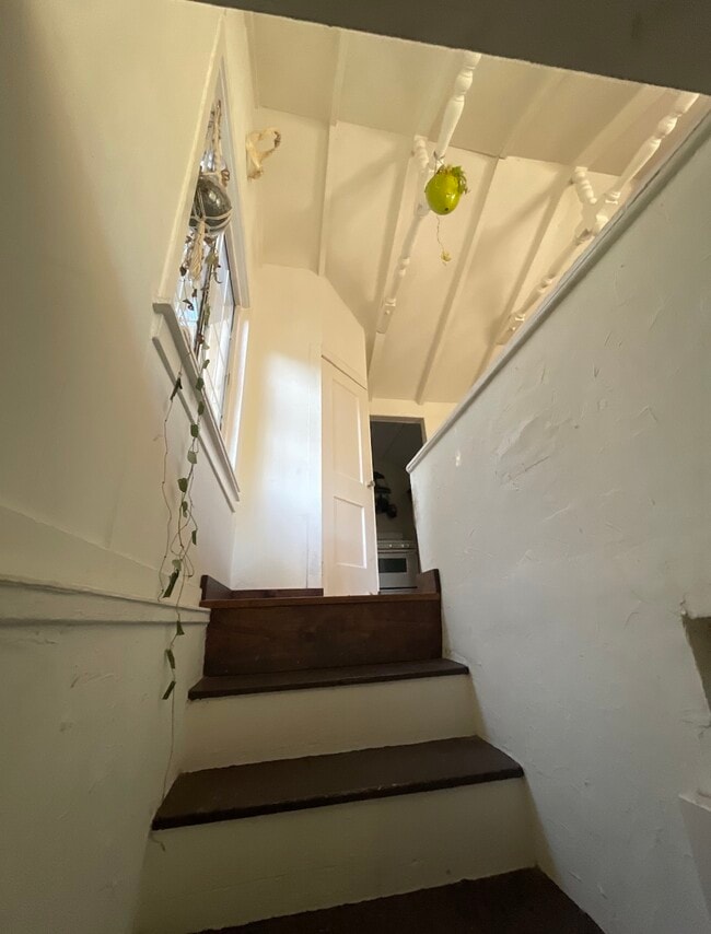 Building Photo - 1279 Oakwood Dr