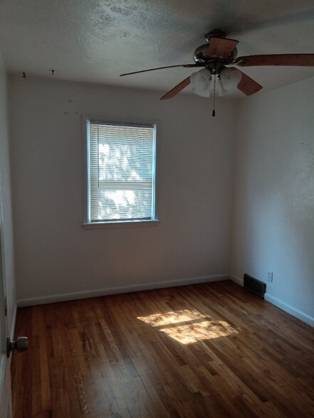 Building Photo - 2417 12th Ave Ct