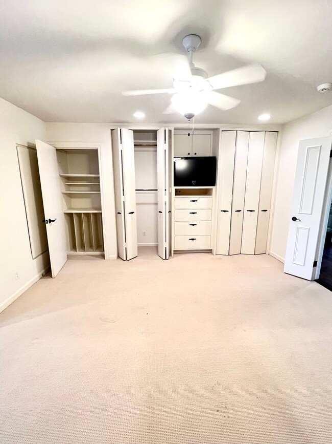 Building Photo - Rare rental opportunity in gated Garden Park!