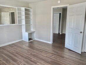 Building Photo - 2402-501