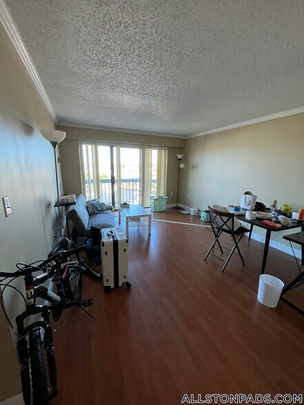 Building Photo - 15 N Beacon St