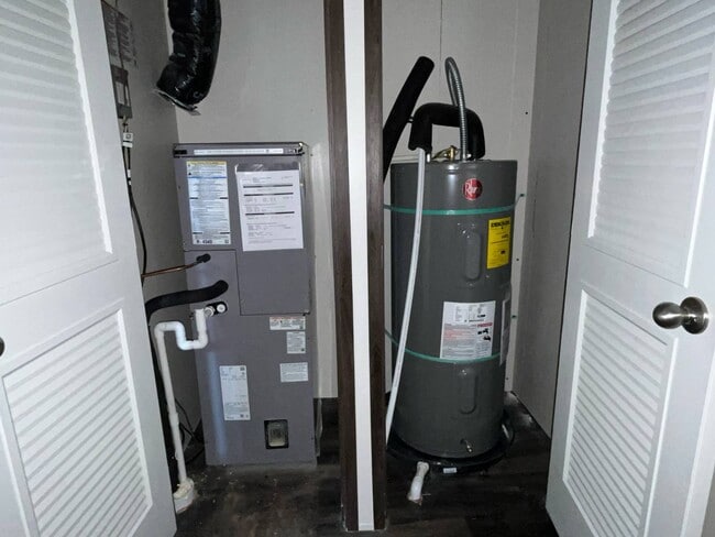 Building Photo - 14142 Lorraine Rd