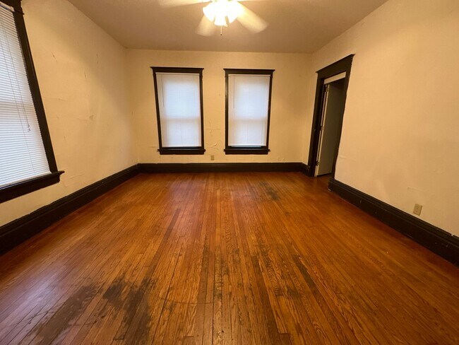 Building Photo - 146 W Gorham St