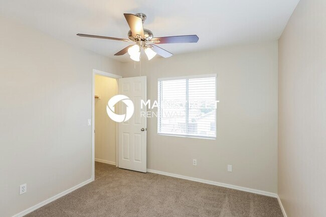 Building Photo - 12622 W Paradise Dr