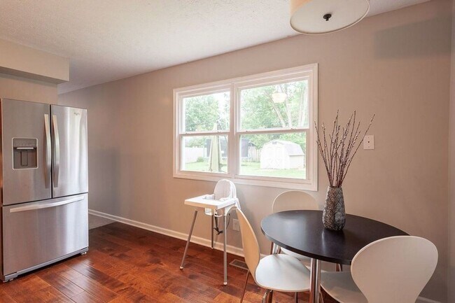 Building Photo - Well-Appointed East-Side Home with Exceptional Living Space in Sycamore Knolls