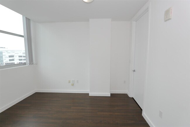 Building Photo - 2200 NE 4th Ave