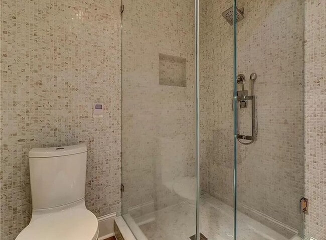 Building Photo - Spectacular Furnished Harbourfront Home in...