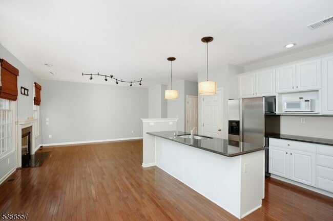 Building Photo - 171 Patriot Hill Dr