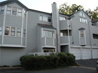 Building Photo - Gables 11 - 2 Bed - 1 1/2 Bath - 2 Car Per...