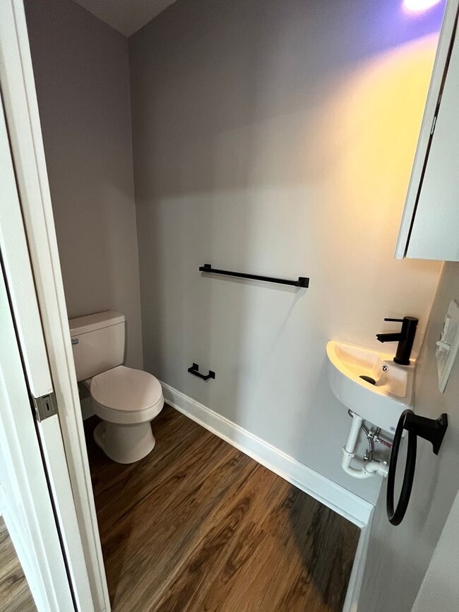 Building Photo - Recently renovated 2 bedroom 1.5 bathroom ...