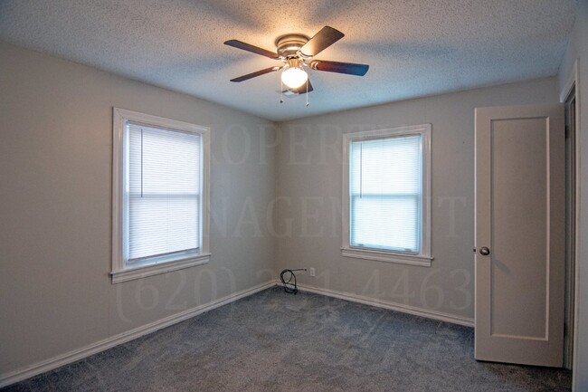 Building Photo - 2 Bedroom 1 Bath located in West Coffeyville