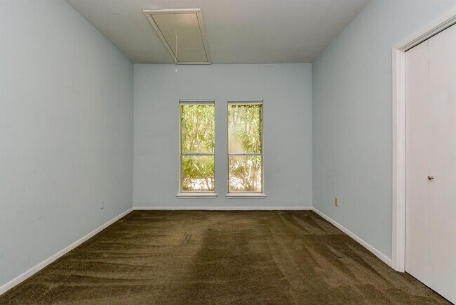 Building Photo - 1231 Creekford Cir