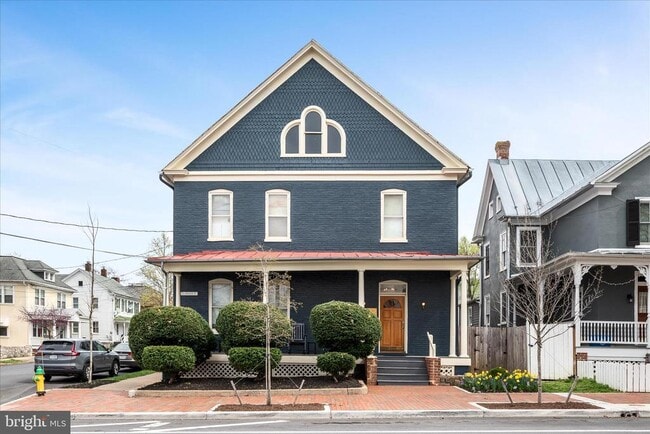 Building Photo - 402 S Loudoun St